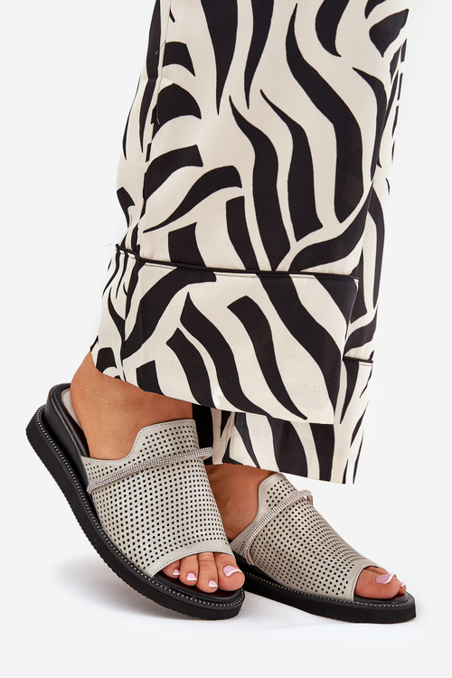 Damskie Klapki Eko Skórzane Z Ozdobnym Błyszczącym Paskiem Na Koturnie Srebrne Teriwes