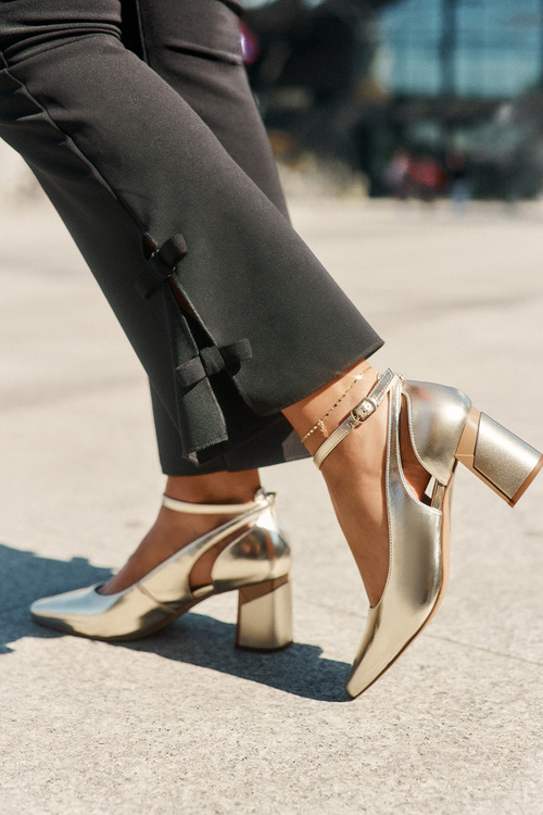 Leather Heeled Shoes Maciejka K6816-25 Gold