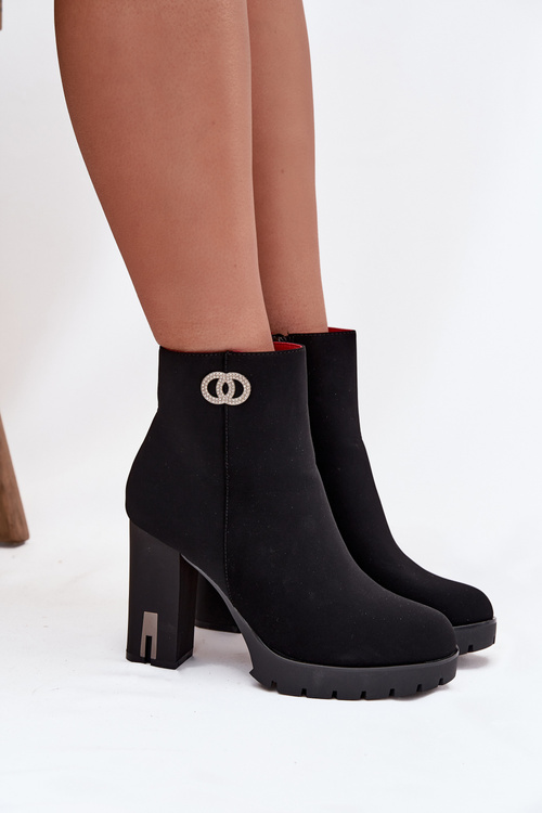 Insulated women's ankle boots with heel with decorative detail black Vessara