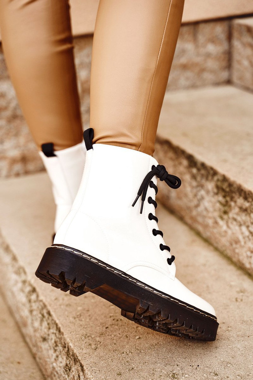 Women's Flat Boots White Kognito