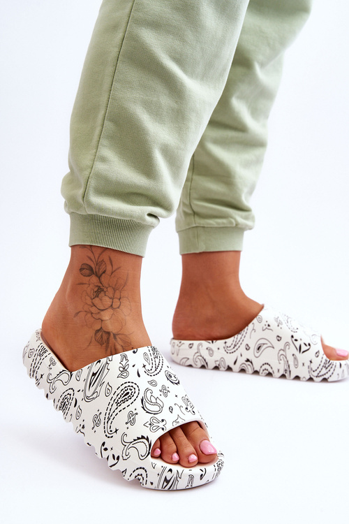 Fashionable women's slippers on a massive platform White Lorette