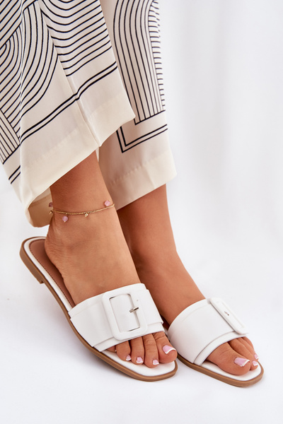 Eko Skórzane Klapki Damskie Płaskie Z Klamrą Białe Bamma