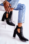 Fashionable boots on a post with cutouts black Suelo