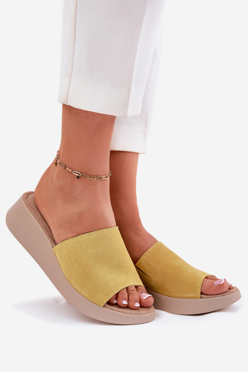 Damskie Klapki Na Koturnie Zamszowe Żółte Panto Fino RR267038