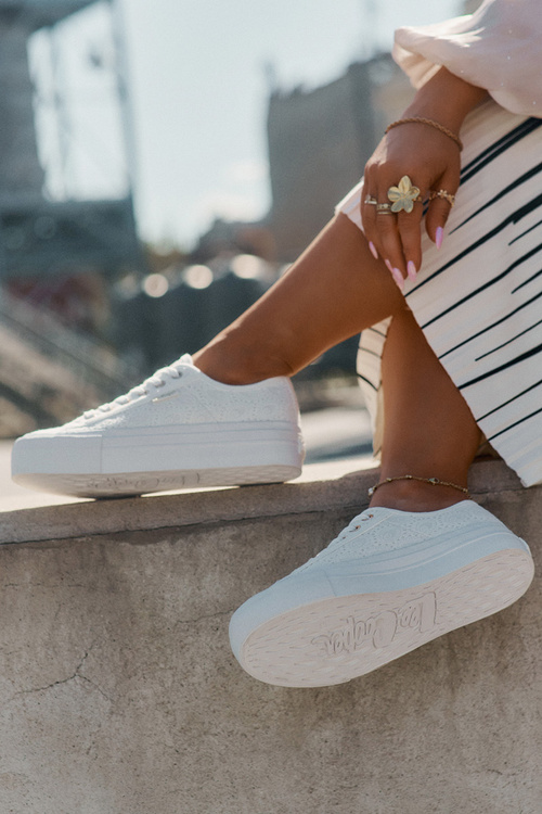 Ladies Sneakers With Lace Lee Cooper LCW-25-31-3438L White