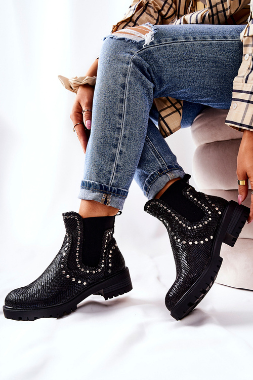 Flat heeled boots studded black Shivers