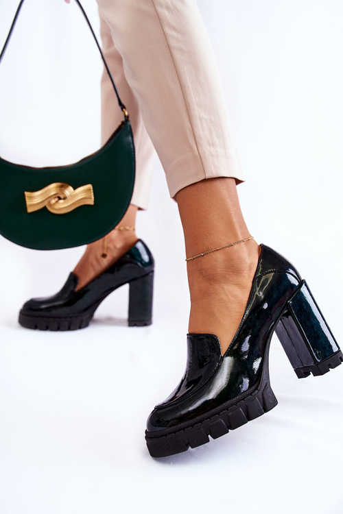 Fashionable Lacquered Pumps On A Massive Platform Green Margott