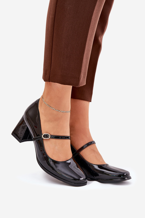 Lacquered Heels On A Block With Strap And Buckle Black Tammirea