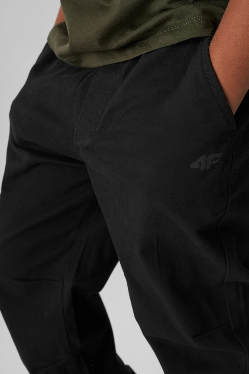Chłopięce Spodnie Joggery Casual Gładkie 4F 4FJWMM00TTROM0812-20S Czarne