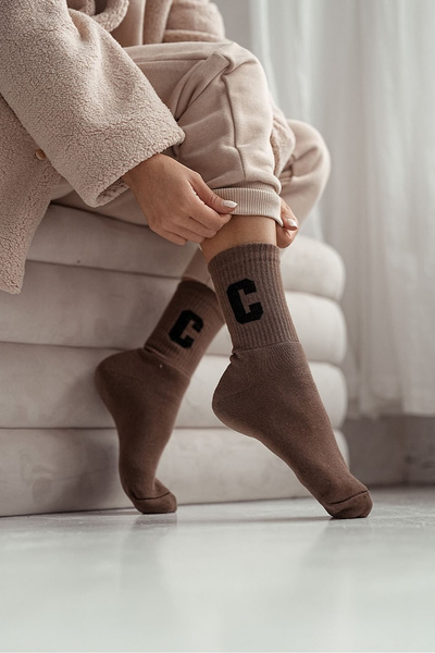 Women's frosted socks with letter C brown