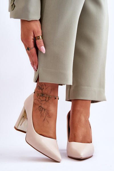 Classic Pumps On A Decorative Heel Beige Elizabeth