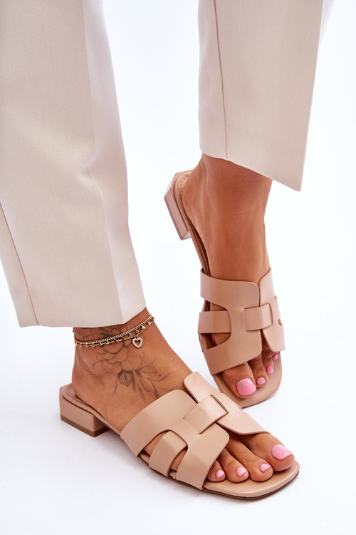 Classic Women's Leather Slippers Beige Fendy