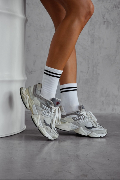 Women Socks Two Thin Stripes White