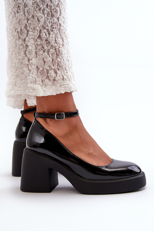 Black Patent Leather Pumps on Chunky Heel by Effiba