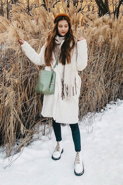 Women’s Flat Hiking Boots Leather Wite GOE GG2N3057A