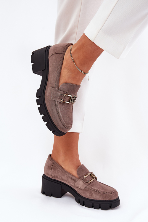 Półbuty Z Eko Zamszu Na Obcasie Ozdoba Ciemnobeżowe Vinceza 39921