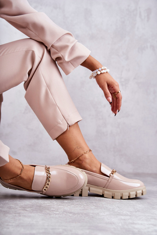 Lacquered shoes with a chain Beige Anne