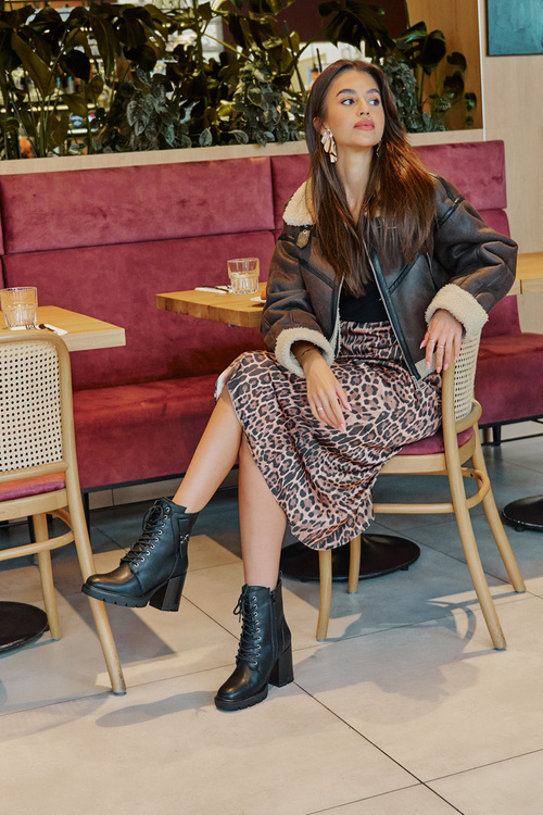 Botki Obcas Słupek Ocieplane Złoty Detal Czarne Ivarisse