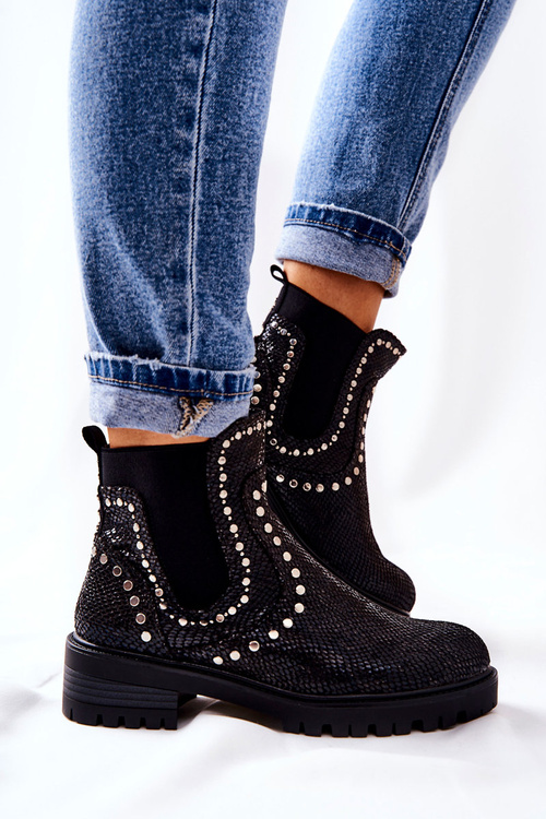 Flat heeled boots studded black Shivers