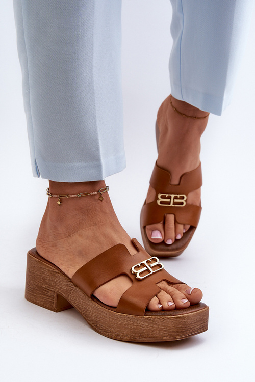 Eleganckie Skórzane Klapki Damskie Ze Złotą Ozdobą Zazoo 40412 Brązowe