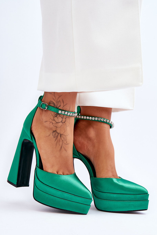 Fashionable Pumps On A Heel Green Santoro