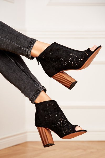 Botki Damskie Na Słupku Zamszowe Ażurowe Czarne Papillon