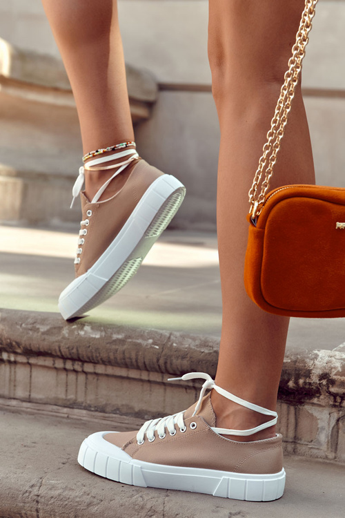 Women's Sneakers On The Platform Brown Comes