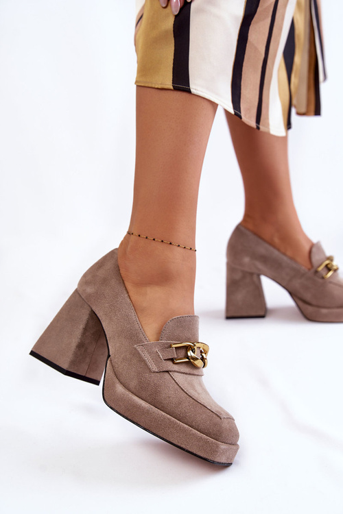 Suede Pumps With A Decorative Chain Laura Messi 2444 Light Brown