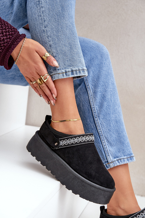 Snow Boots With Decorative Embroidery Black Selithria