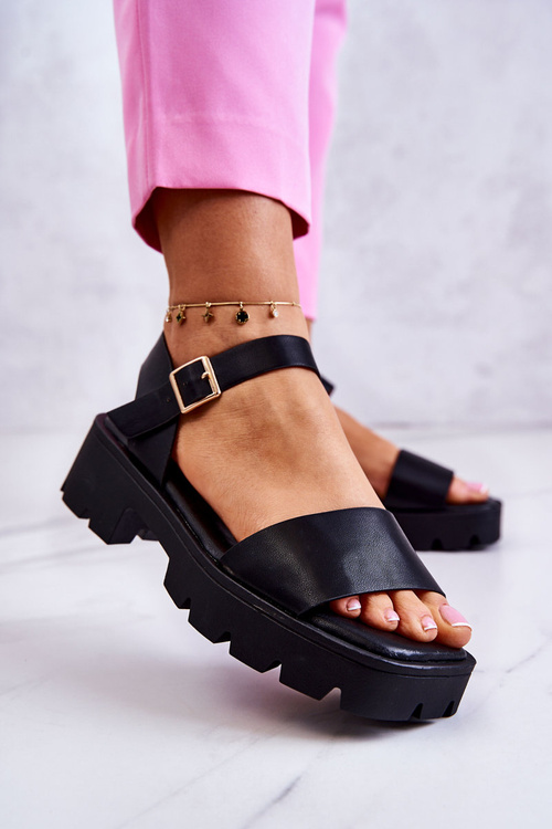 Sandały Skóra Sprzączka Płaski Obcas Czarne Sovie