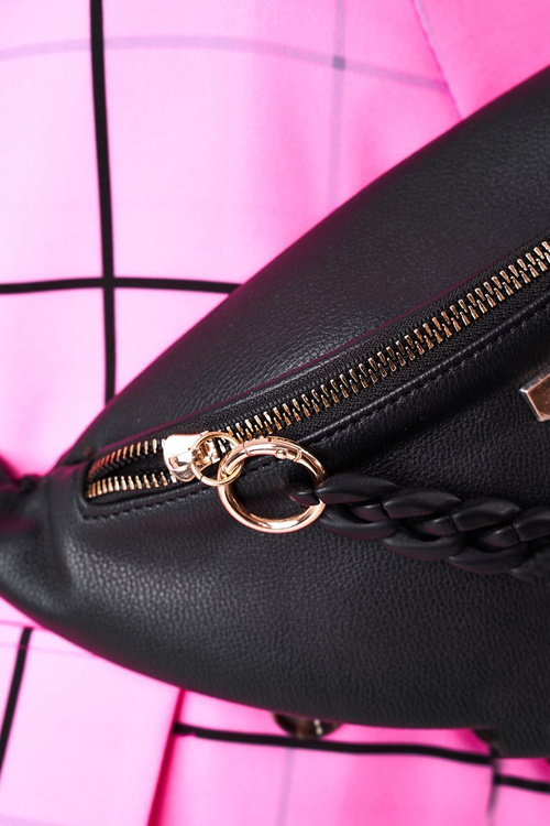 Leather Kidney Bag With Chain Bruno Rossi Black