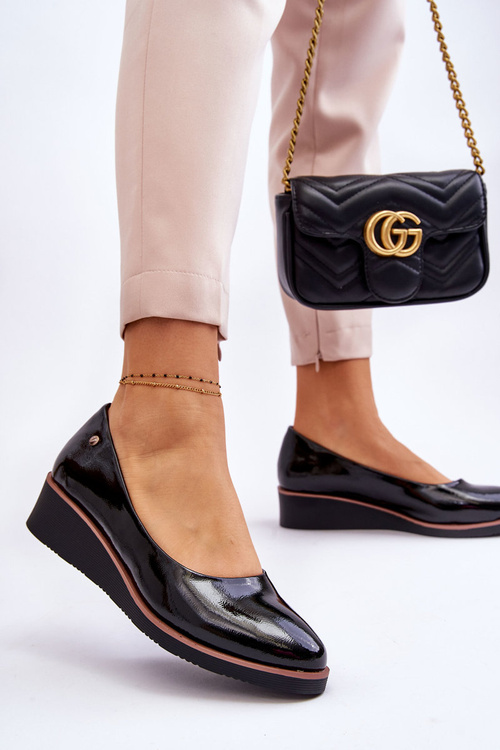 Classic Patent Wedge Pumps Beige Paola