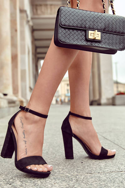 Classic Suede Sandals On A Bar Black Aveira