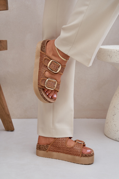 Sandals With Weaving And Buckles On A Massive Platform Camel Aralissea