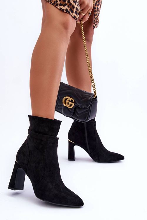 Suede Heels on a Stiletto Heel Black Mellamene