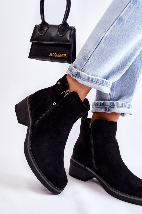 Suede boots on a low post Black Laurisa