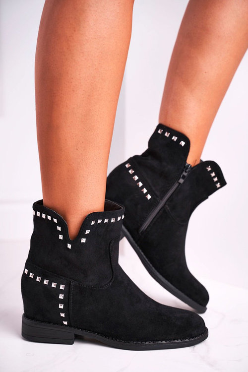 Women’s Boots On Flat Heel Black Autumn Vibes