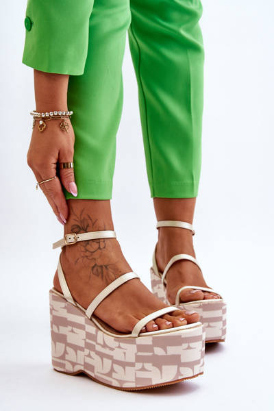Fashionable Wedge Sandals With Patterns Beige Claria