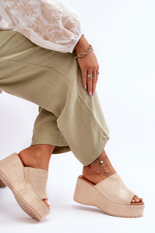 Women's Slippers On A Massive Platform Beige Martina