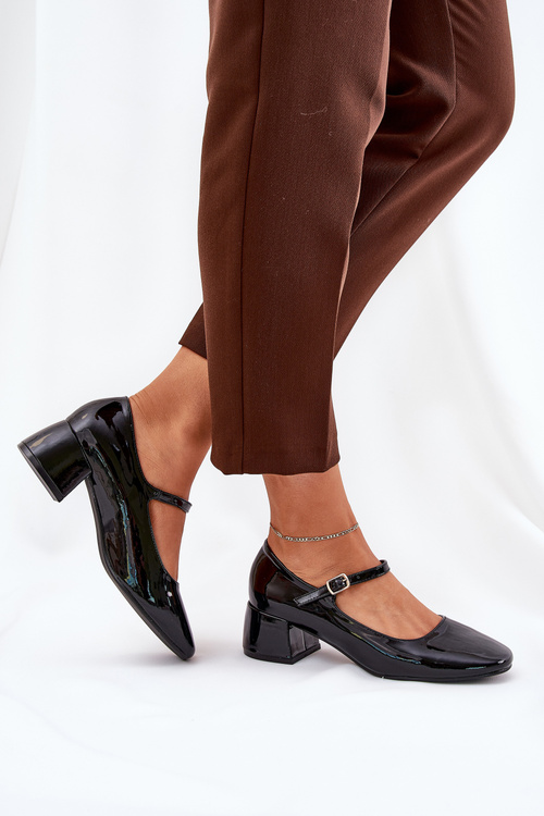 Lacquered Pumps With Strap And Buckle Black Savilae