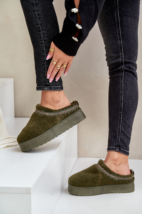 Snow boots on a platform with sheep fur dark green Mesirra