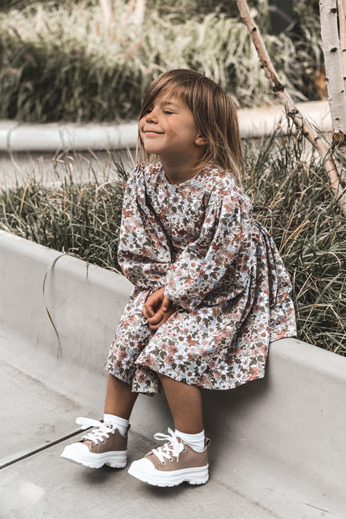 Children's Sneakers On A Platform Beige Travel Time