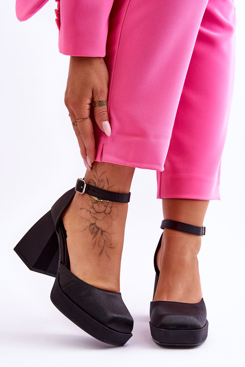 Fashionable Pumps On Massive Heels Black Sandia