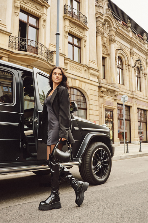 Glossy Knee High Boots On A Chunky Platform Black Ravela
