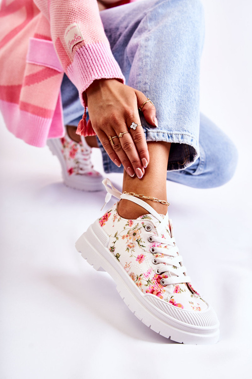 Low Sneakers Tied With Flowers White Amissa