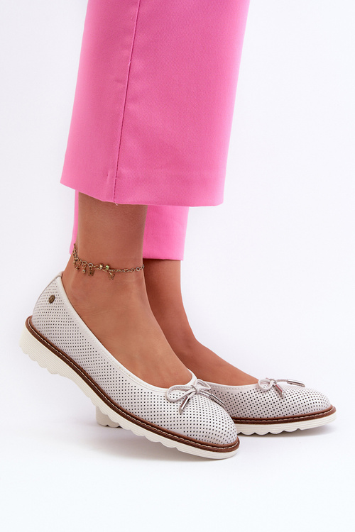 Women's Cutout Ballerina Flats Made of Genuine Leather Maciejka P6509-11 White