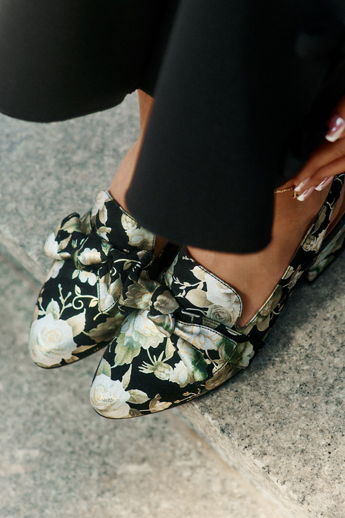 Leather Pumps With Flowers And Bow Black N6539-44