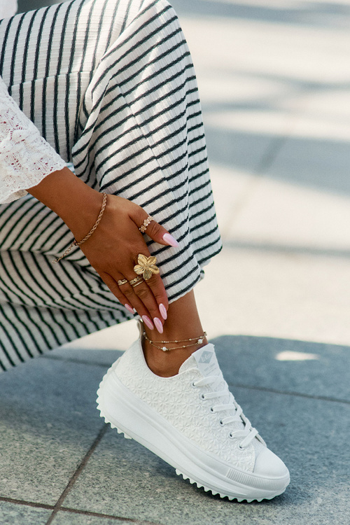 Women's Sneakers With Embroidery On Platform Lee Cooper LCW-25-31-3465L White