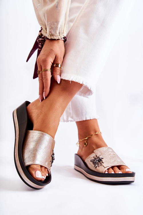 Fashionable Women's Slippers With Decoration Gold Holle