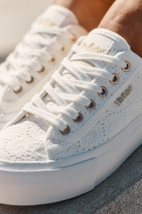 Ladies Sneakers With Lace Lee Cooper LCW-25-31-3438L White